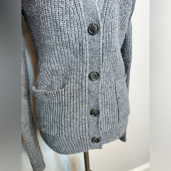 Sz M Gap heathered grey knit button front cardigan pockets wool blend v neck - Picture 4 of 9